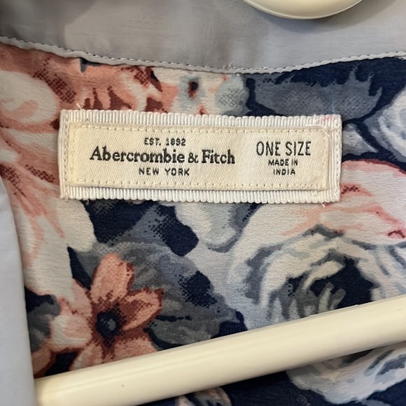 Worn once Abercrombie kimono - Picture 3 of 3